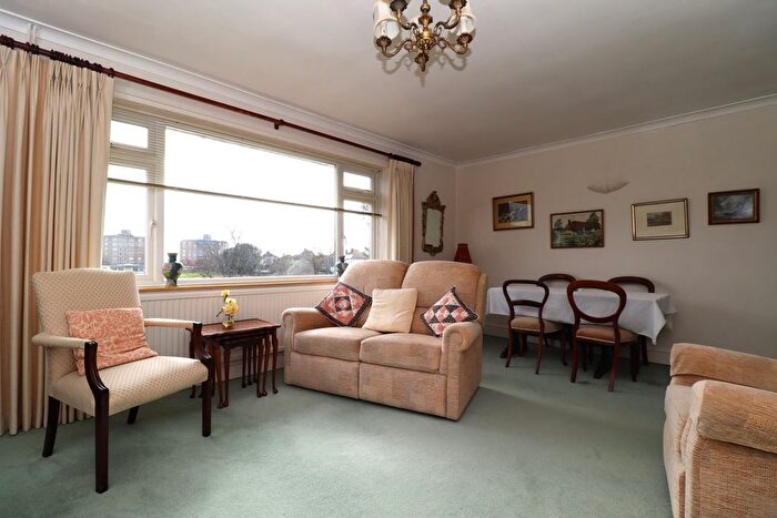 2 Bedroom Flat For Sale In Cooden Drive, Bexhill On Sea, TN39