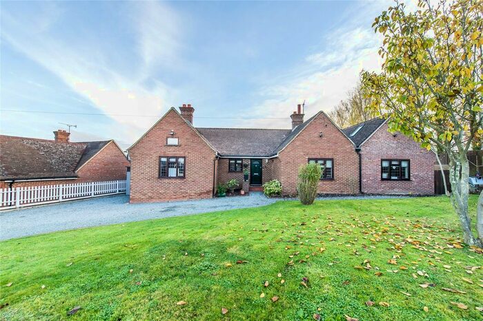 4 Bedroom Bungalow For Sale In Ham River Hill, Cliffe Woods, Rochester, Kent, ME3
