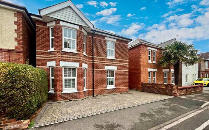 4 Bedroom Detached House To Rent In Markham Road, Bournemouth, BH9