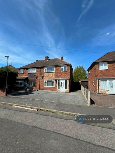3 Bedroom Semi-Detached House To Rent In Kathleen Avenue, Bedworth, CV12