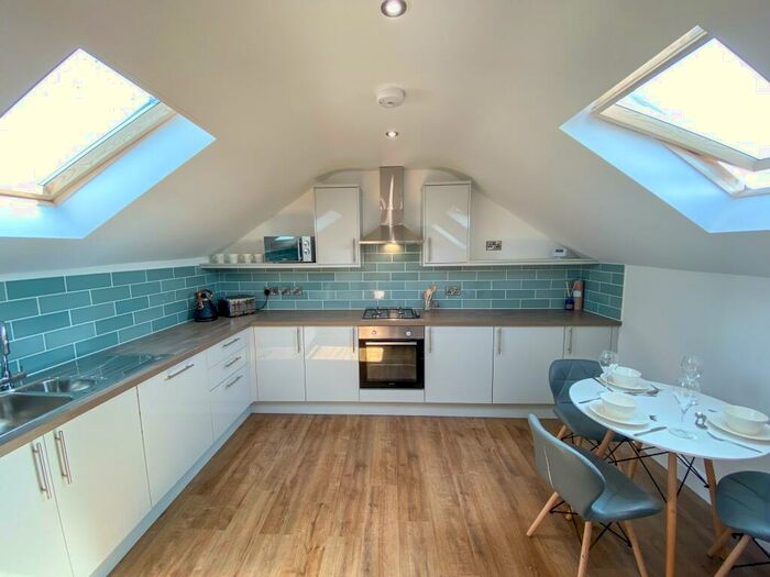 3 Bedroom Maisonette To Rent In Mutley Plain, Plymouth, PL4
