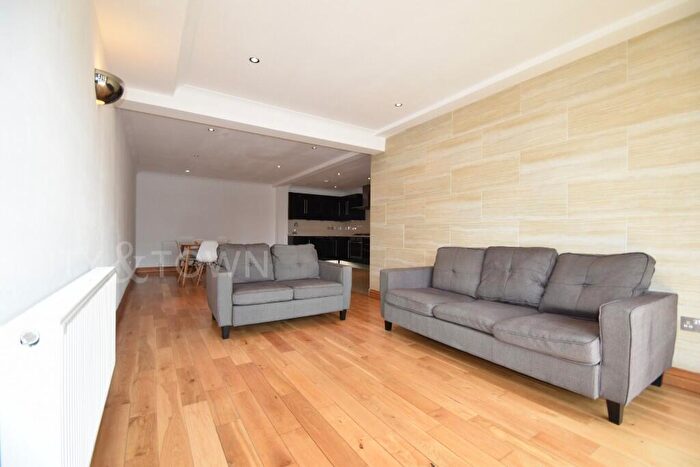 2 Bedroom Apartment To Rent In Copperfield Road, London, E3