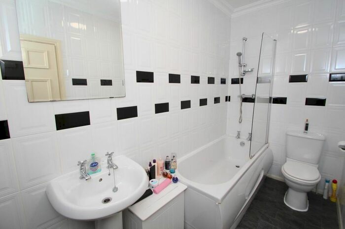 2 Bedroom Flat To Rent In Bolton Manor, Bolton Grange, Yeadon, Leeds, LS19