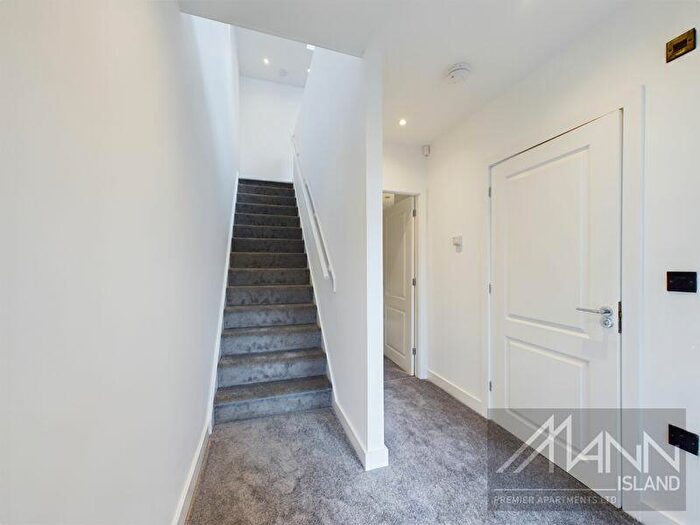 2 Bedroom Detached House To Rent In Glen Morag Gardens, Rochdale, OL11