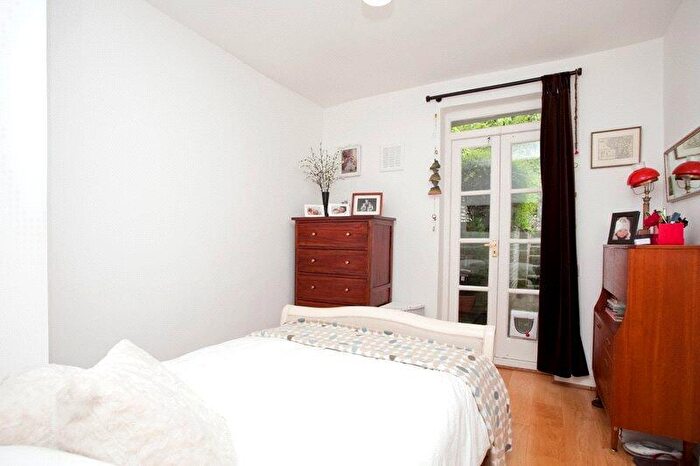 2 Bedroom Apartment To Rent In Dulwich Road, London, SE24