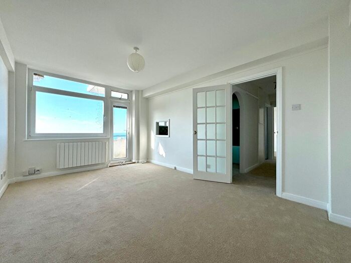 1 Bedroom Flat To Rent In Furze Hill Court, Hove, BN3