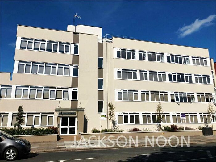 1 Bedroom Flat To Rent In East Street, Epsom, KT17