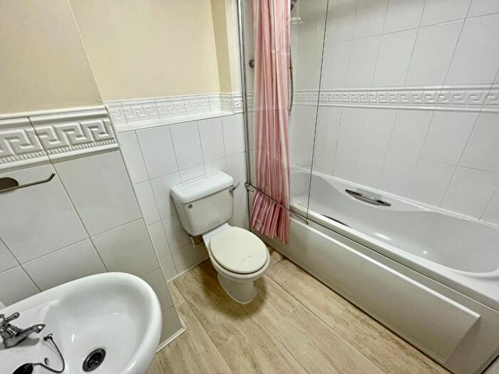 2 Bedroom Apartment For Sale In Royal Court Drive, Bolton, Lancashire, BL1 - Photo 5