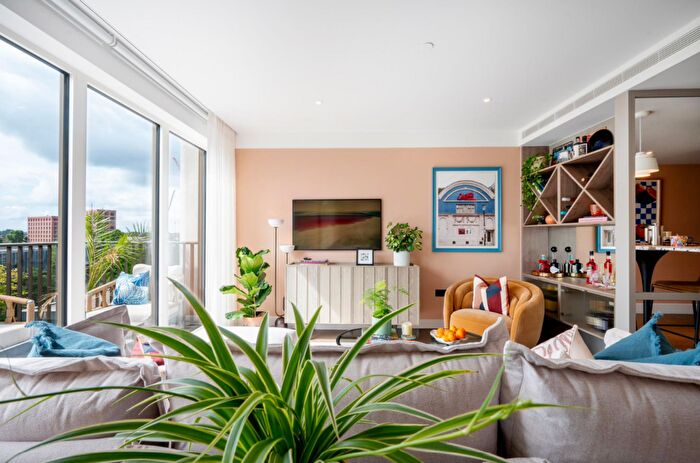 2 Bedroom Flat For Sale In Lincoln Apartments, White City Living, W12