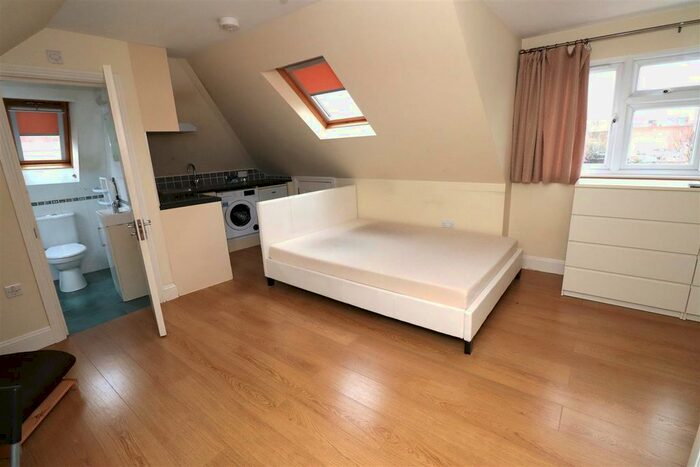 Studio To Rent In Eastcote Lane, Harrow, Middlesex, HA2