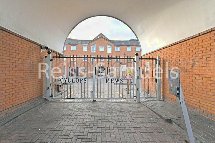 5 Bedroom Town House To Rent In Cyclops Mews, Canary Wharf, London, E14