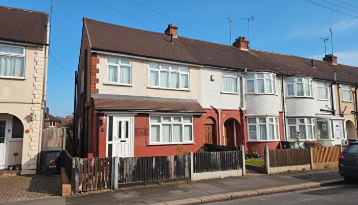 3 Bedroom End Of Terrace House For Sale In Runfold Avenue, Luton, LU3