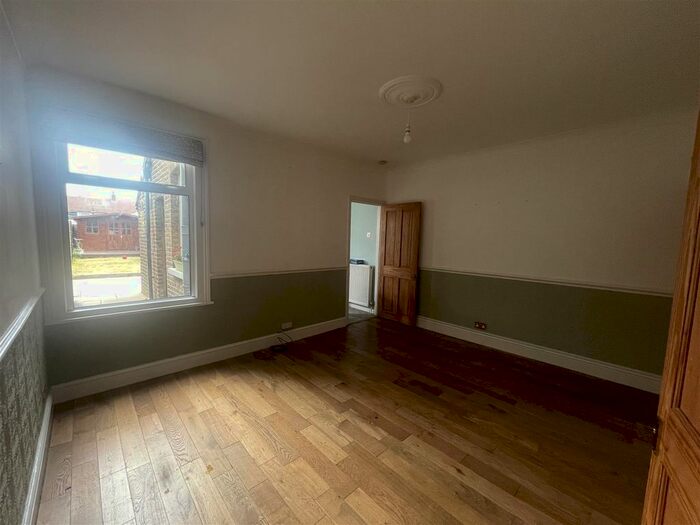 2 Bedroom Terraced House To Rent In Long Lane, Bexleyheath, DA7