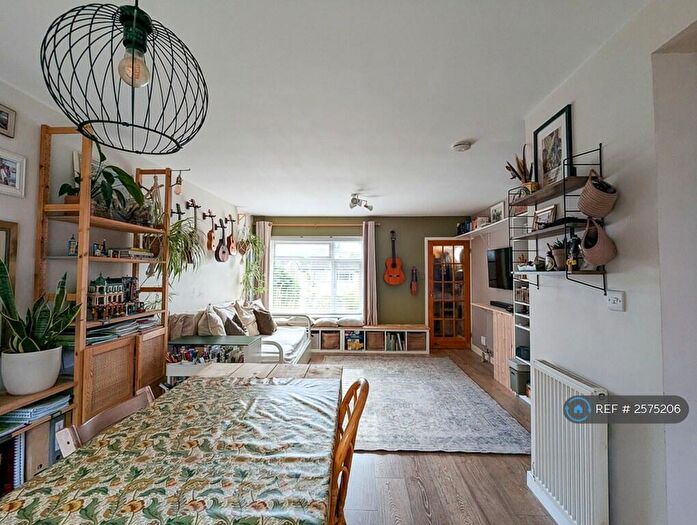 4 Bedroom Semi-Detached House To Rent In Sandford Close, Wivenhoe, Colchester, CO7