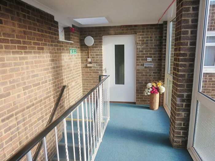 2 Bedroom Flat To Rent In Bairds Hill, Broadstairs, CT10