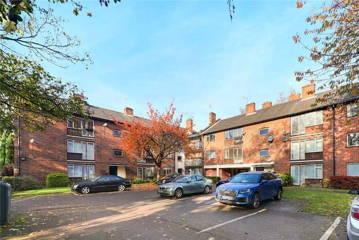 3 Bedroom Flat To Rent In Buxton House, Buxton Drive, London, E11