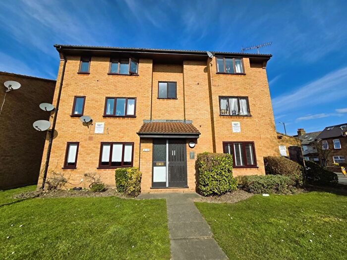 1 Bedroom Flat To Rent In Hogarth Crescent, Collierswood, SW19