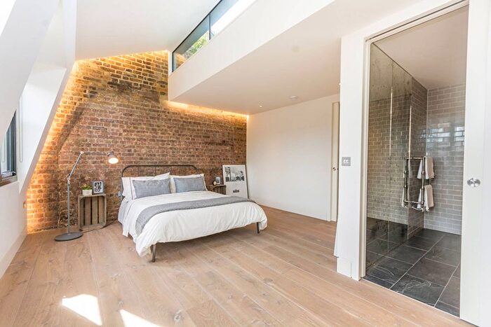3 Bedroom Flat To Rent In Great Titchfield St, Fitzrovia, London, W1W