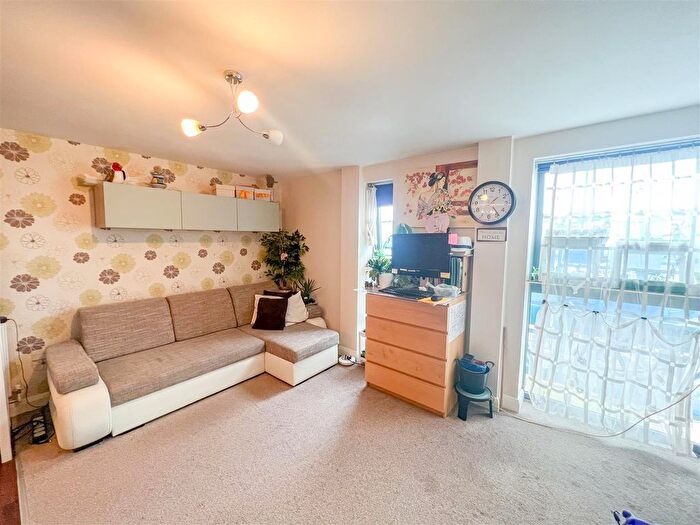 1 Bedroom Flat For Sale In London Road, Croydon, CR0