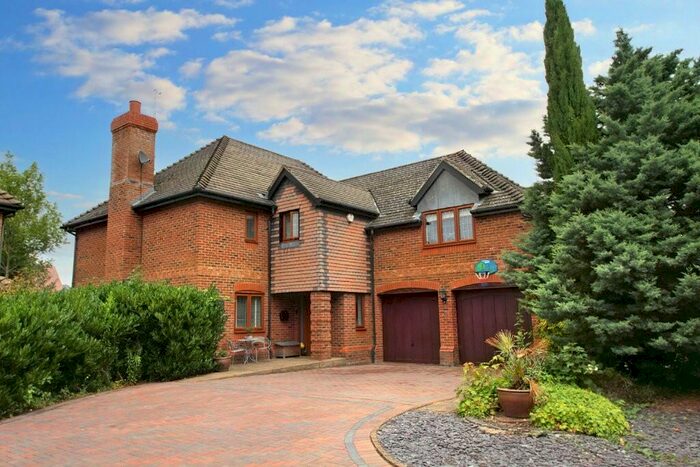 4 Bedroom Detached House To Rent In Bromham Road, Bedford, Bedfordshire, MK40