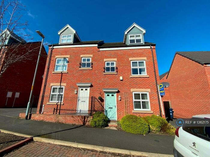 3 Bedroom Semi-Detached House To Rent In Fleetwood Way, Gateshead, NE8