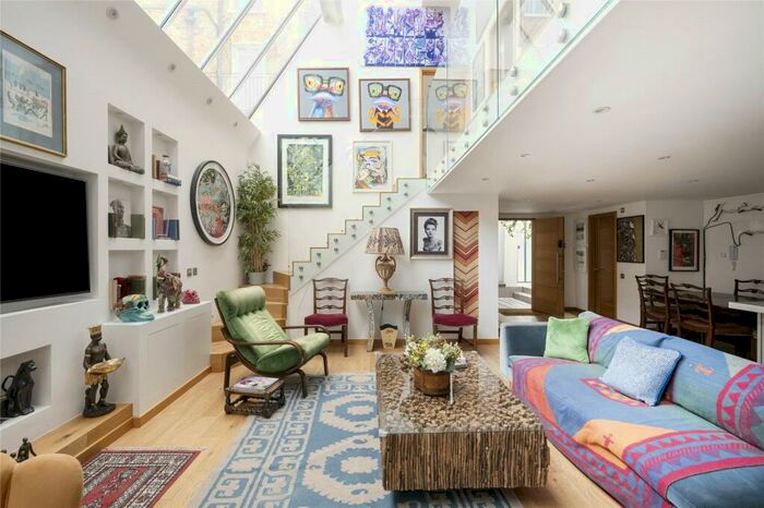 3 Bedroom Apartment To Rent In Gunter Grove, Chelsea, London, SW10