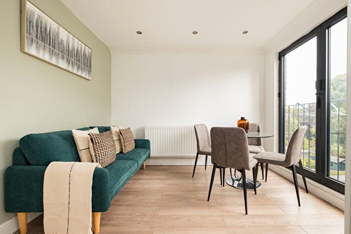 4 Bedroom Terraced House To Rent In Lexden Road, Acton, W3