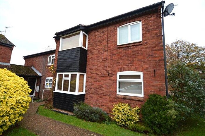 2 Bedroom Flat To Rent In Runcie Close, St Albans, AL4