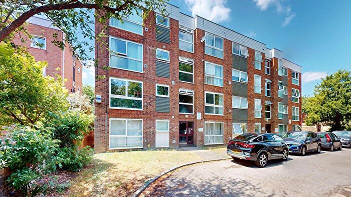 2 Bedroom Flat For Sale In Deborah Close, Isleworth, TW7