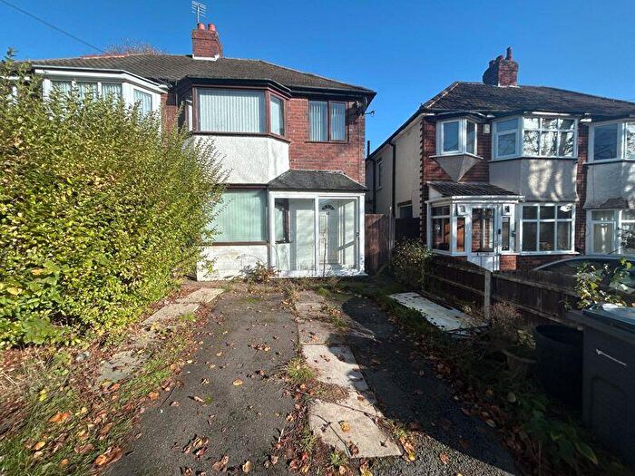 3 Bedroom Semi Detached House For Sale In Wensleydale Road, Birmingham, B42