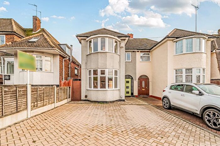 3 Bedroom Semi-Detached House For Sale In Doversley Road, Birmingham, B14