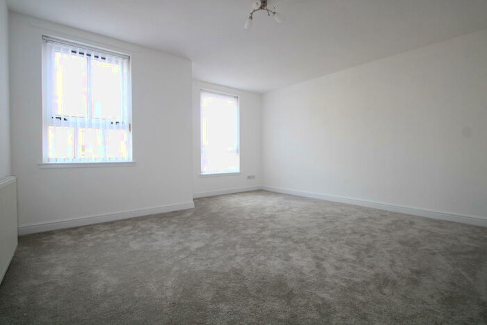 2 Bedroom Apartment To Rent In Errol Gardens, New Gorbals, G5