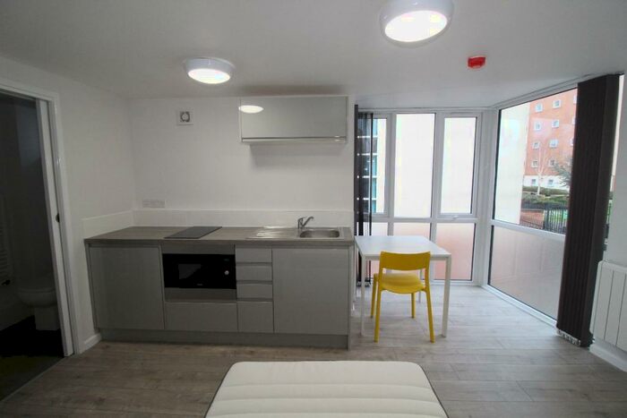 Studio To Rent In Lodge Bank, Preston, PR1