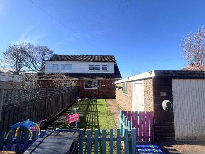 3 Bedroom Semi Detached House For Sale In Albert Street, Wyke, Bradford, BD12