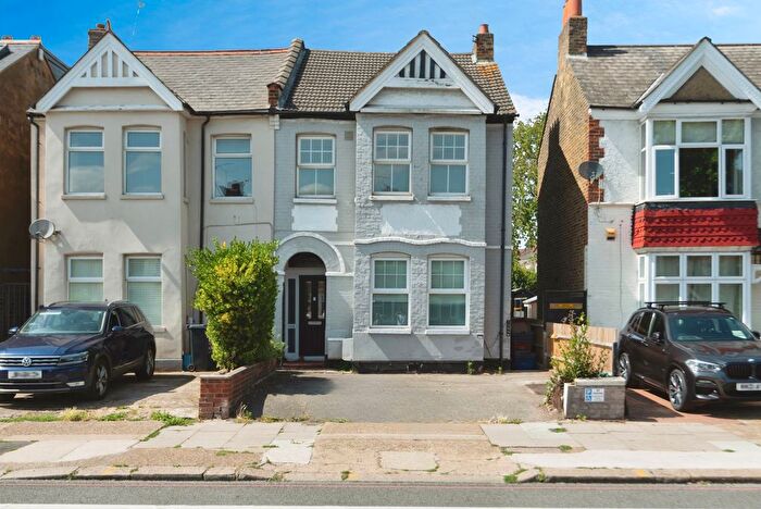 2 Bedroom Maisonette For Sale In London Road, Isleworth, TW7
