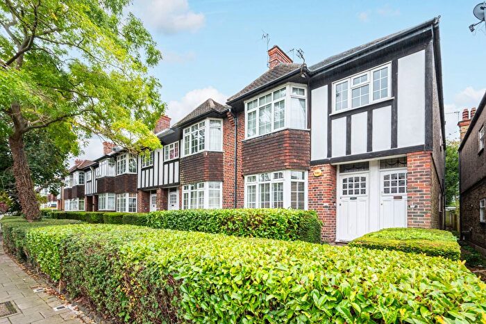 2 Bedroom Flat To Rent In Gracefield Gardens, Streatham Hill, London, SW16