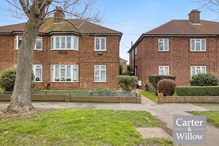 2 Bedroom Maisonette For Sale In Rainham Road South, Dagenham, RM10