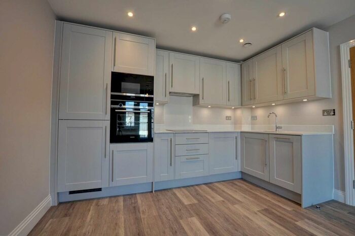 1 Bedroom Flat To Rent In High Street, Marlow, SL7