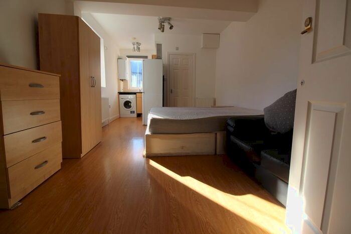 Studio To Rent In Tulse Hill, London, SW2