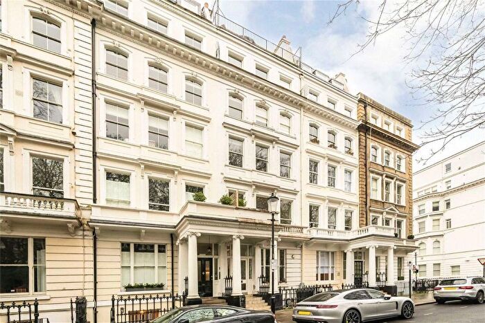 3 Bedroom Flat To Rent In Cornwall Gardens, South Kensington, SW7