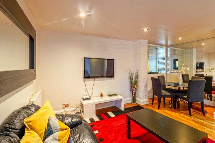 3 Bedroom Flat To Rent In Old Marylebone Road, London, NW1