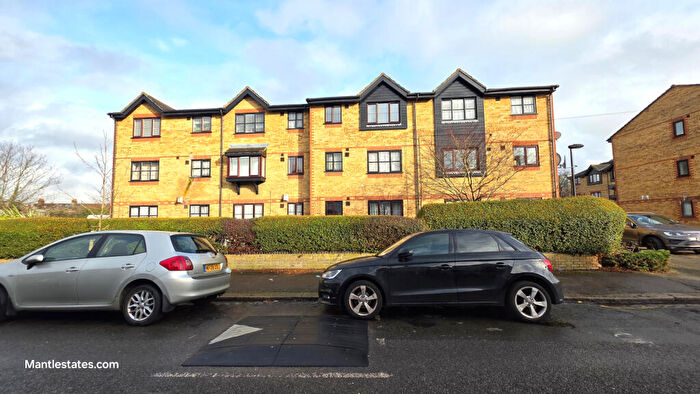 1 Bedroom Flat To Rent In Milestone Close, Edmonton, N9