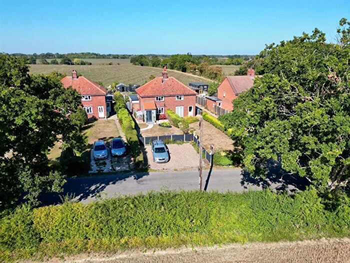 3 Bedroom Semi-Detached House For Sale In The Street, Darsham, Saxmundham, IP17