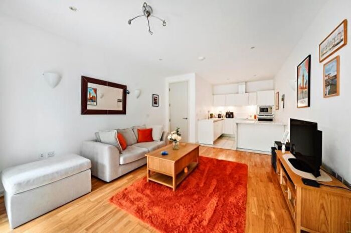 1 Bedroom Flat For Sale In Melliss Avenue, Richmond, TW9