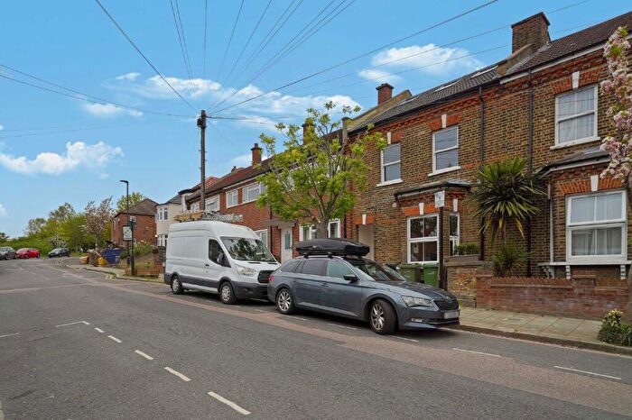 3 Bedroom Flat For Sale In Thurlow Hill, London, SE21