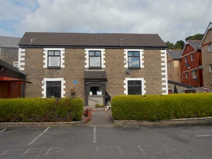3 Bedroom Flat To Rent In Gelliwastad Road, Pontypridd, CF37
