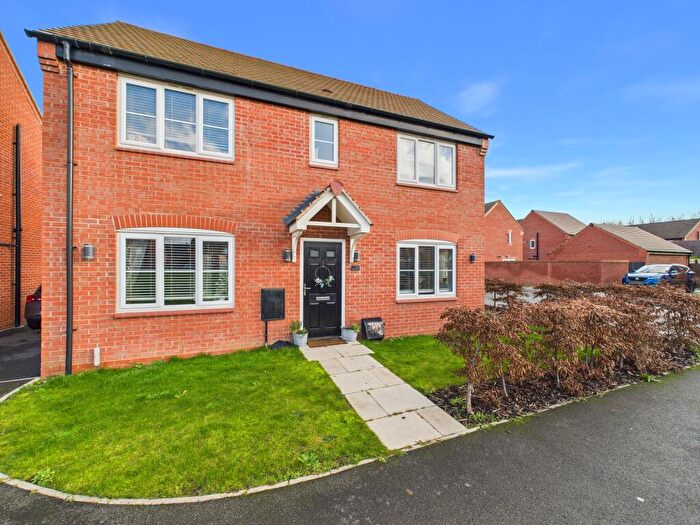 3 Bedroom Detached House For Sale In Featherstone Road, Boulton Moor, DE24