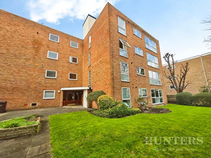 2 Bedroom Flat For Sale In Lesley Court, Harcourt Road, Wallington, SM6
