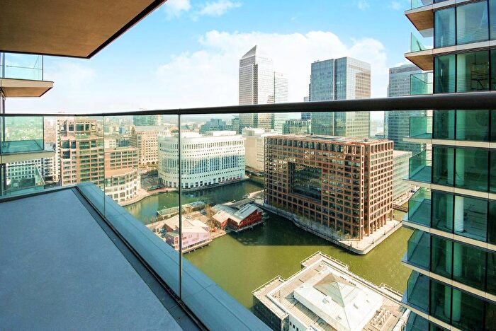 2 Bedroom Apartment To Rent In Landmark Building West Tower, Marsh Wall, Canary Wharf, Isle Of Dogs, London, E14