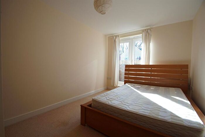 2 Bedroom Apartment To Rent In Montgomery Avenue, LS16